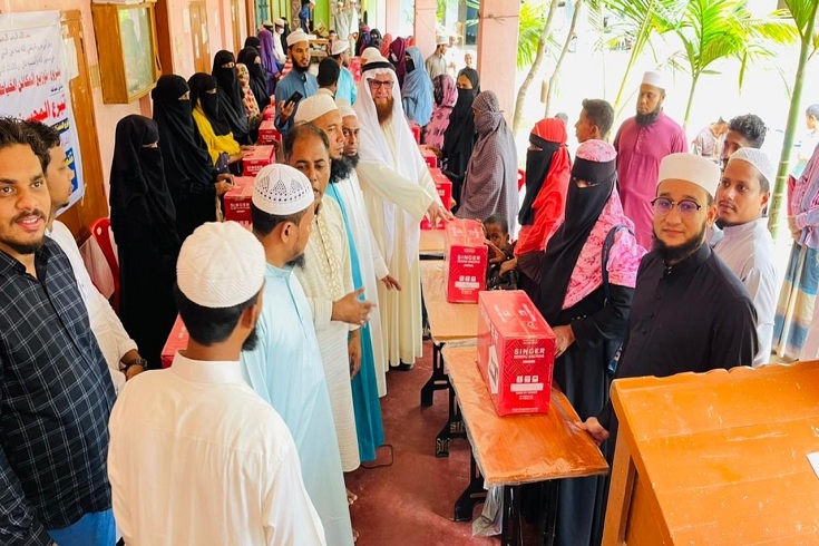 ফটিকছড়িতে এহইয়াসচ্ছুন্নাহ'র সেলাই মেশিন ও হুইলচেয়ার বিতরণ 